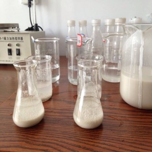 聚丙烯酰胺存储和使用为什么不能用铁罐？